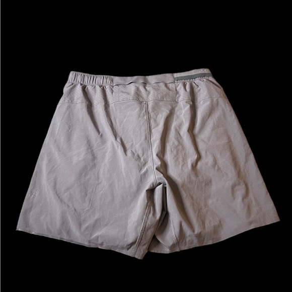 Lululemon Men’s Lined Shorts Small - Picture 3 of 5